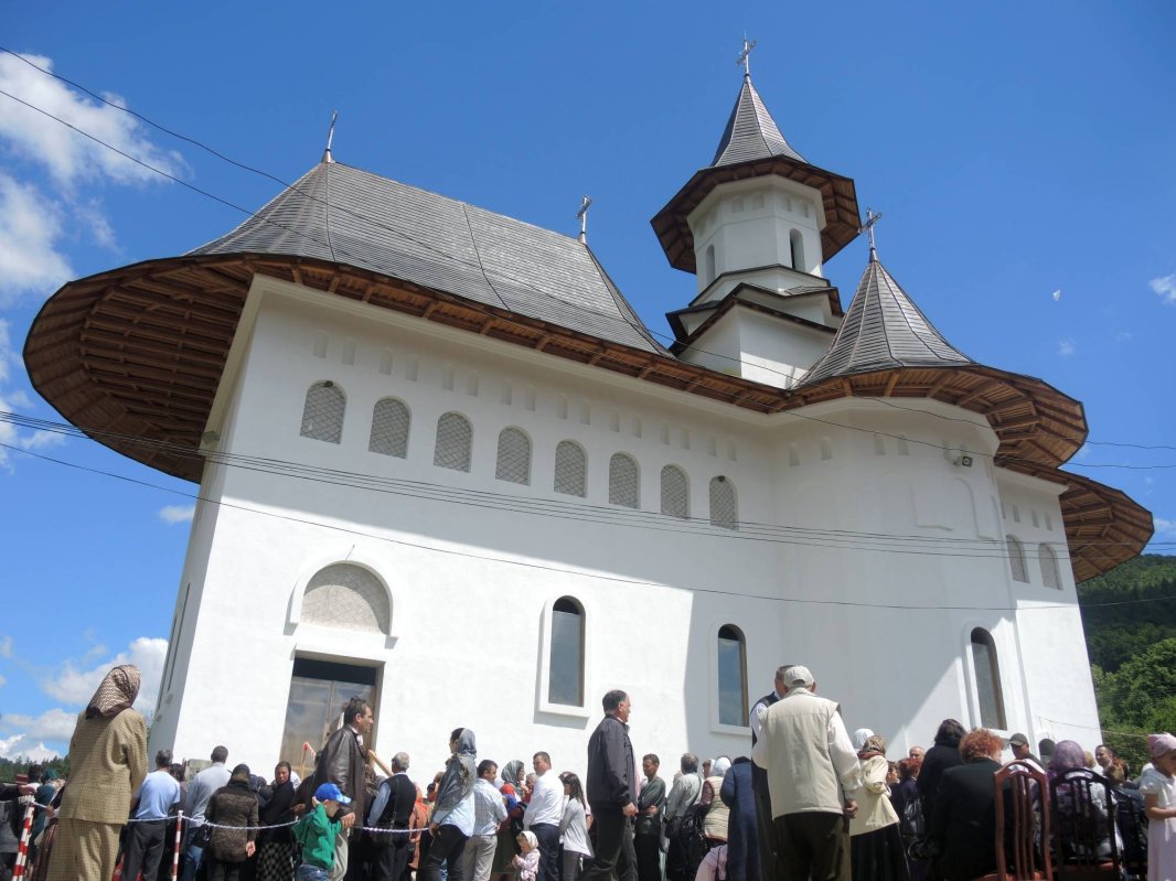 Sfinţirea Paraclisului „Sfântul Cuvios Paisie Aghioritul“ din Bistriţa 38487