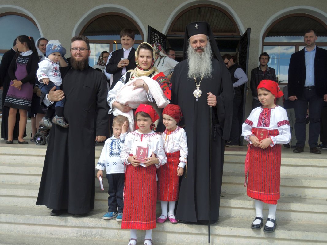 Sfinţirea Paraclisului „Sfântul Cuvios Paisie Aghioritul“ din Bistriţa 38489