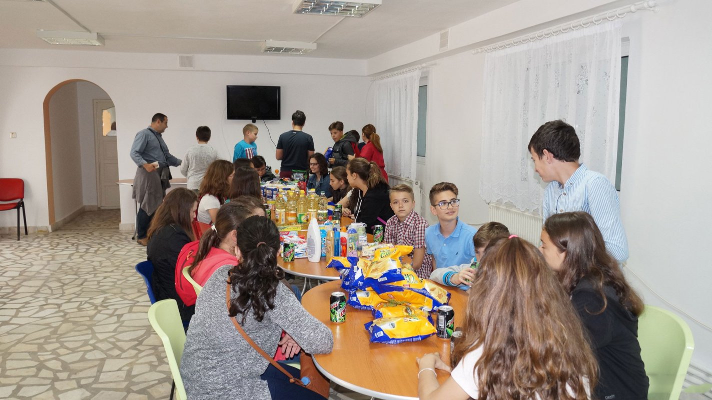 Elevi deveni în sprijinul persoanelor defavorizate 38471