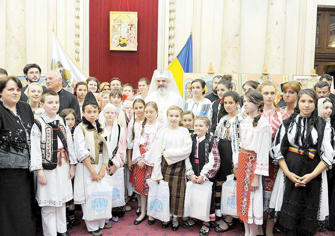 Iubirea reciprocă dintre copii şi părinți – binecuvântare şi bucurie pentru familie 38438