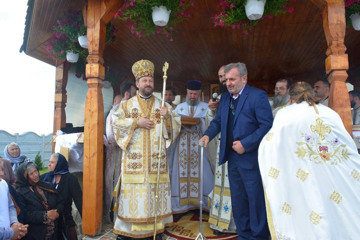 Sfinţiri de biserici în parohiile Găiceana şi Oprişiţa 38420