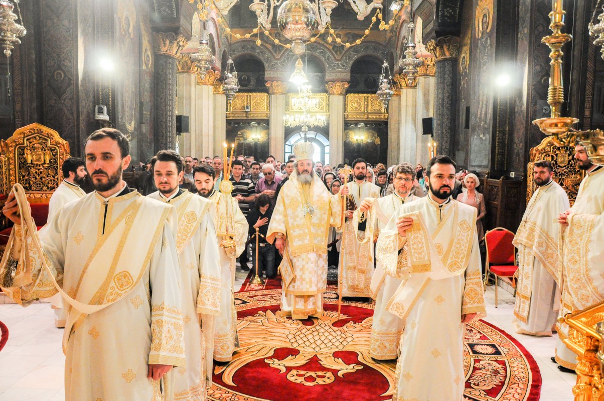 Slujiri arhiereşti în Duminica a 7-a după Paşti 38444