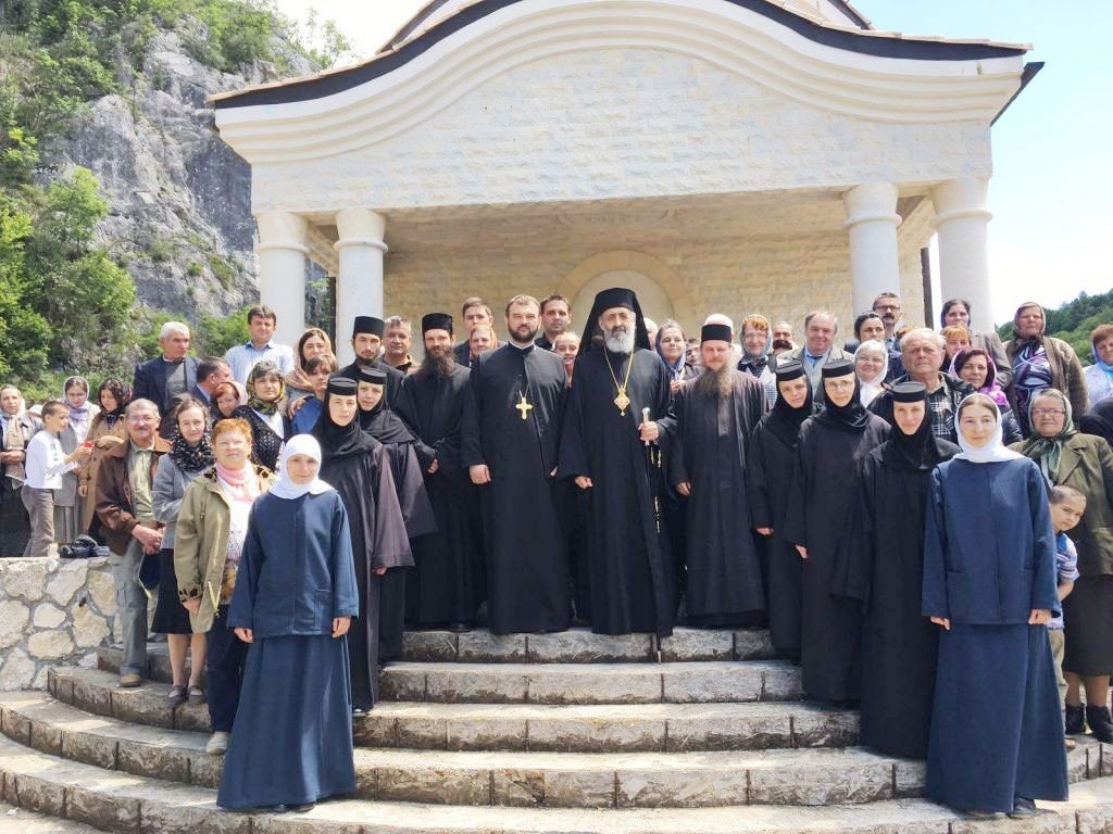 Slujiri arhiereşti în Duminica a şaptea după Paşti 38461