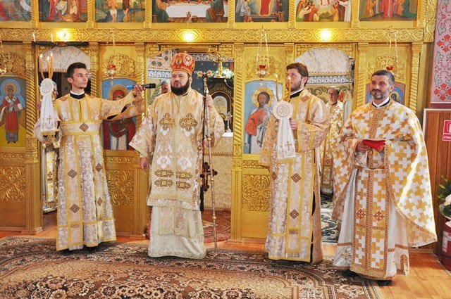 Slujiri arhiereşti în Duminica a şaptea după Paşti 38465