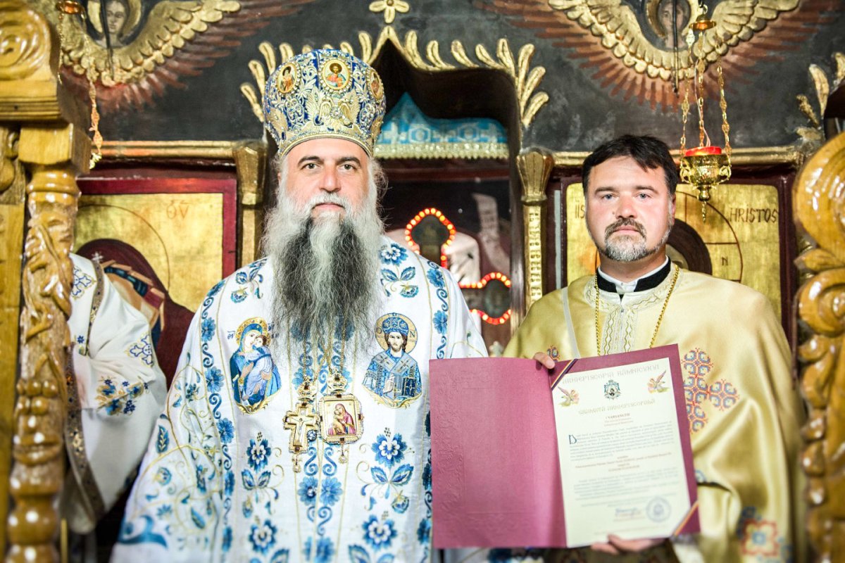 Slujiri arhiereşti în Mitropolia Olteniei 38473