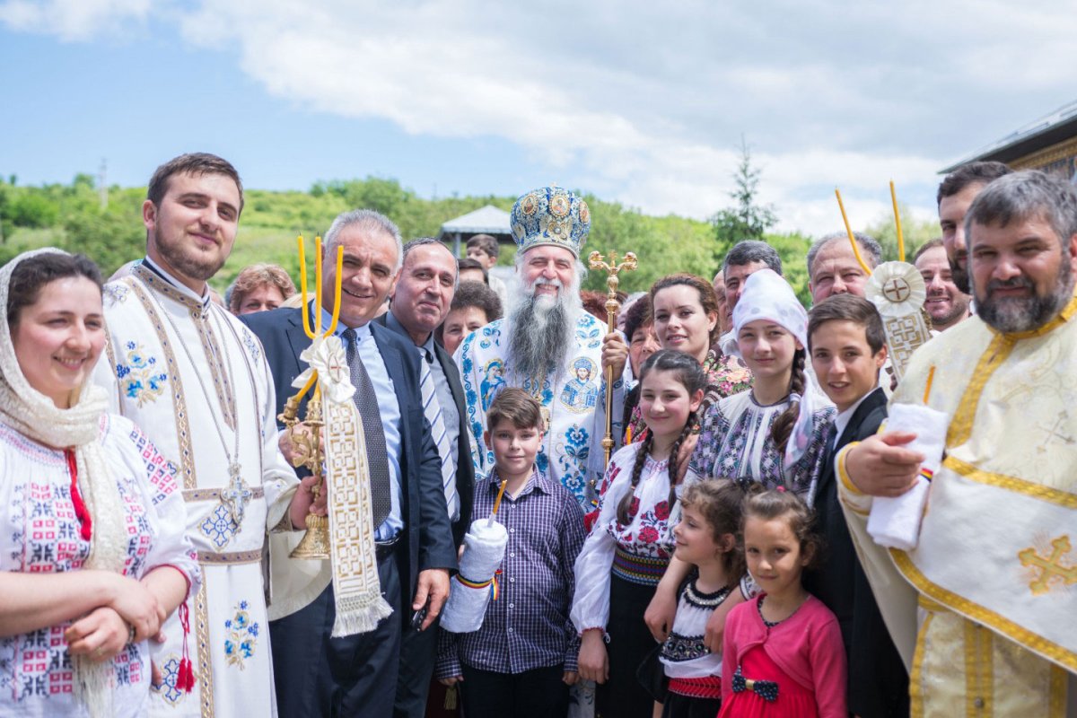 Slujiri arhiereşti în Mitropolia Olteniei 38475