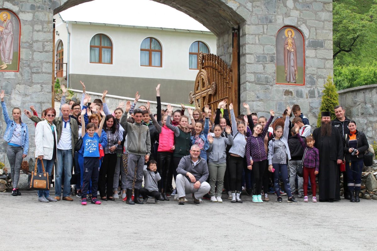 Activităţi dedicate protecţiei mediului, la Rebra – Parva, Năsăud 38379