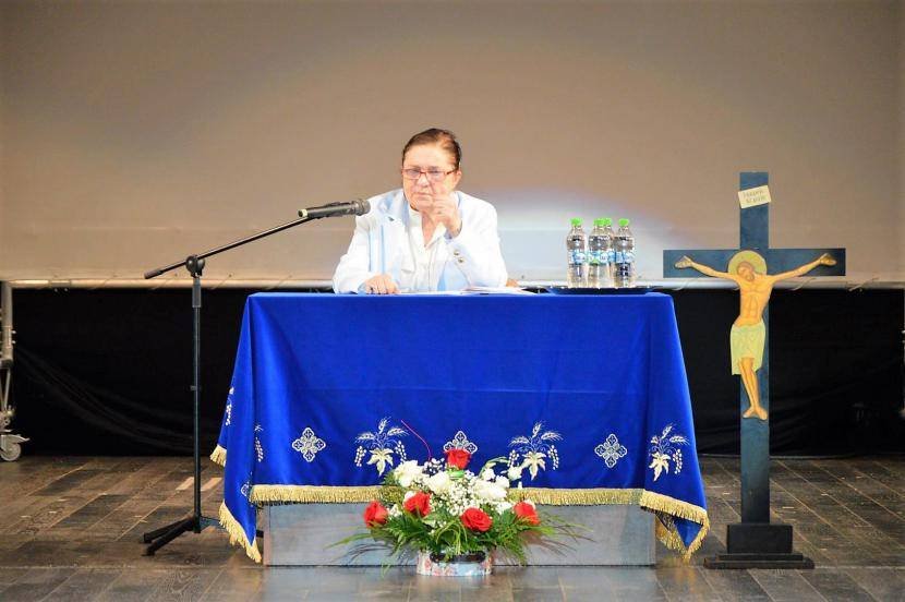 „De la reverendă la zeghe“ 38364