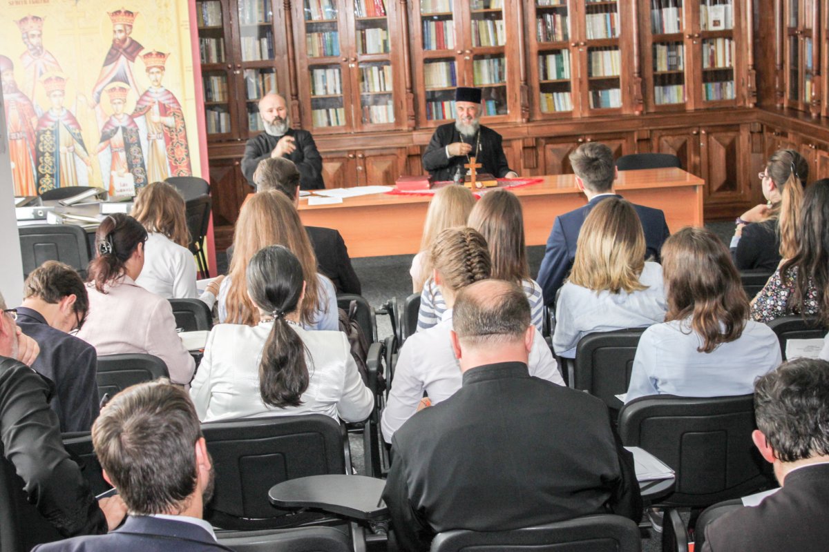 Întrunire consultativă pentru pelerinajul tinerilor liceeni la Mănăstirea Buciumeni 38404