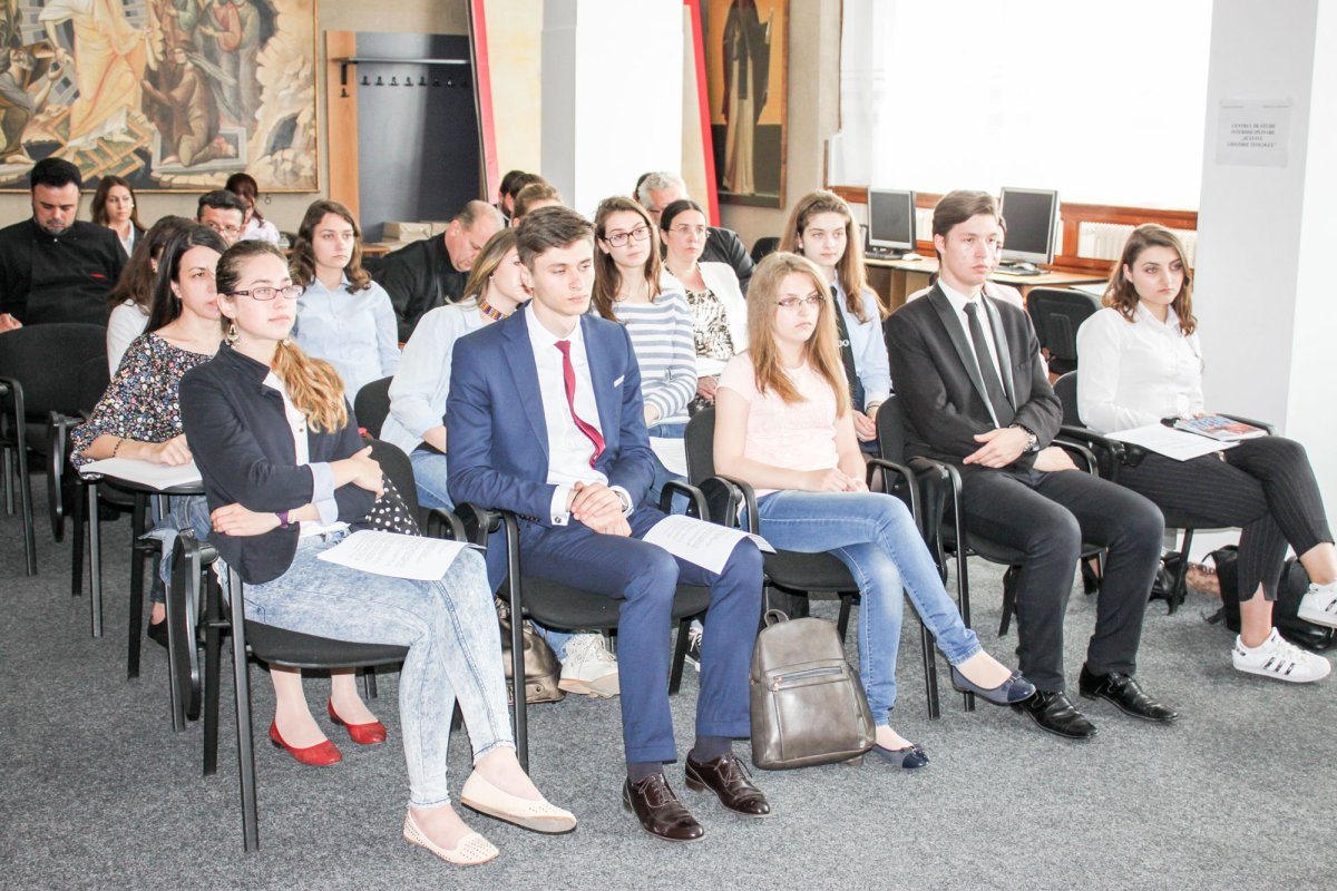 Întrunire consultativă pentru pelerinajul tinerilor liceeni la Mănăstirea Buciumeni 38406