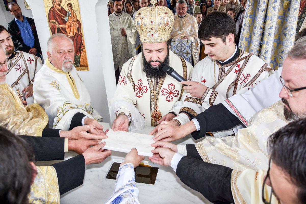 Târnosirea bisericii din Sălbăgelu Nou 38384