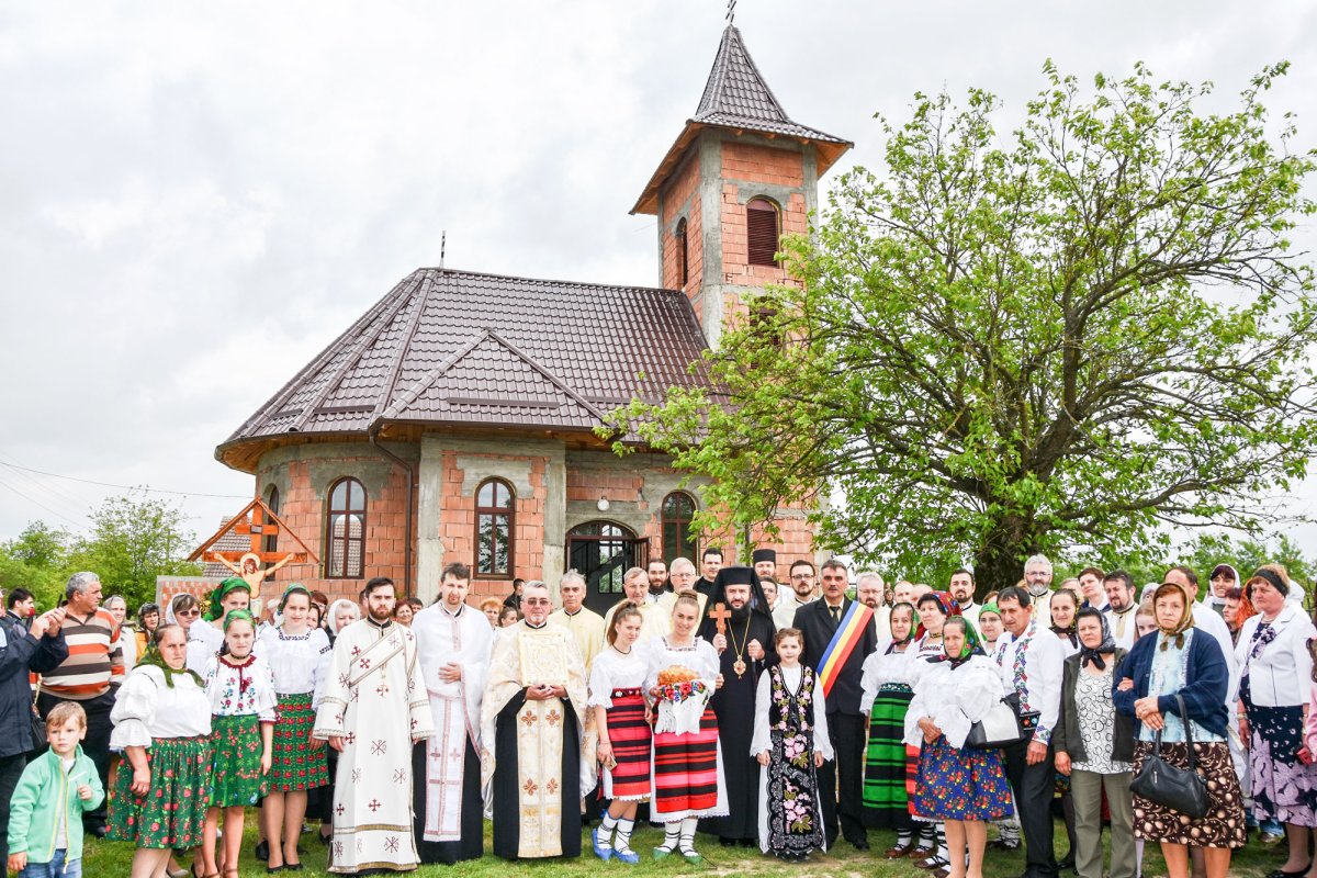 Târnosirea bisericii din Sălbăgelu Nou 38385