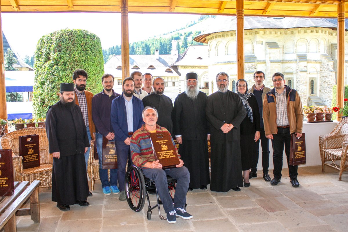 Teologi bucureșteni la Sfântul Iacob Putneanul 38306