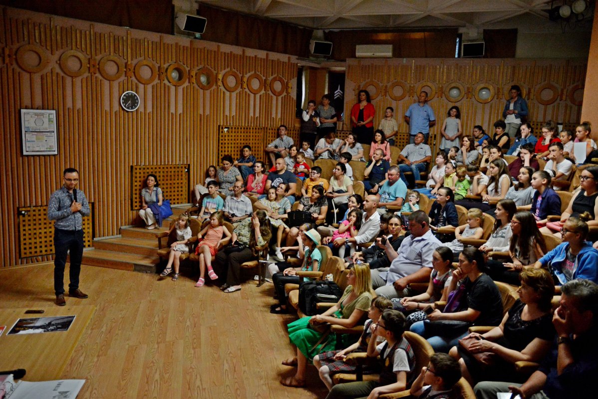 Vernisajul expoziţiei de fotografie „Pe urmele copilăriei lui Ion Creangă” 38276