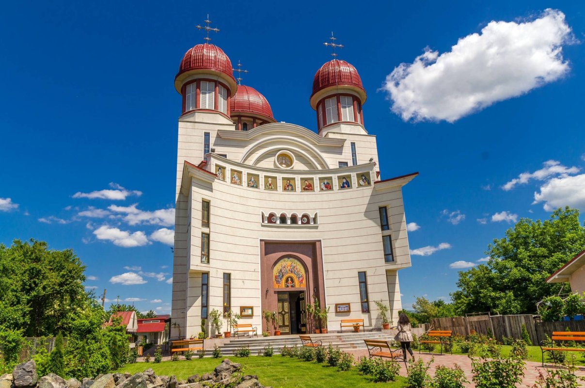 Frumoasa Biserică a Pogorârii Sfântului Duh din Bacău 38267