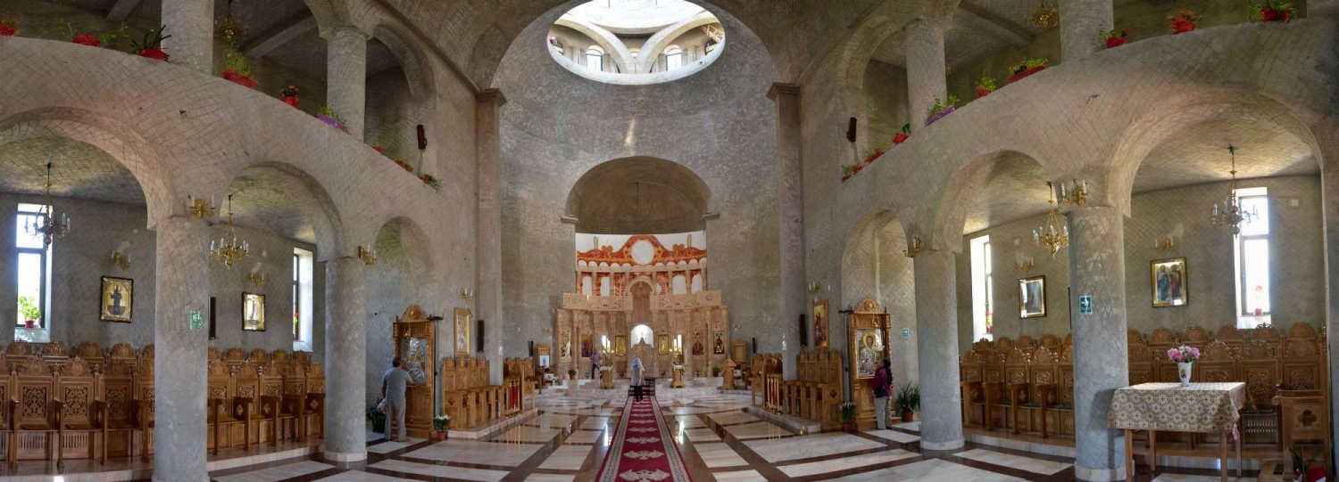 Frumoasa Biserică a Pogorârii Sfântului Duh din Bacău 38269