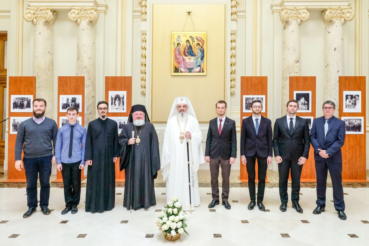 Jurnaliști creștini sub ocrotirea Sfintei Treimi 38189