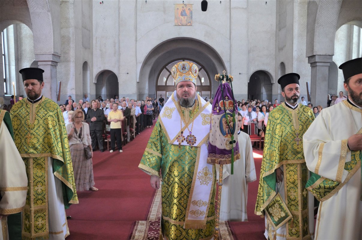 Slujiri arhierești la praznicul Pogorârii Duhului Sfânt 38165