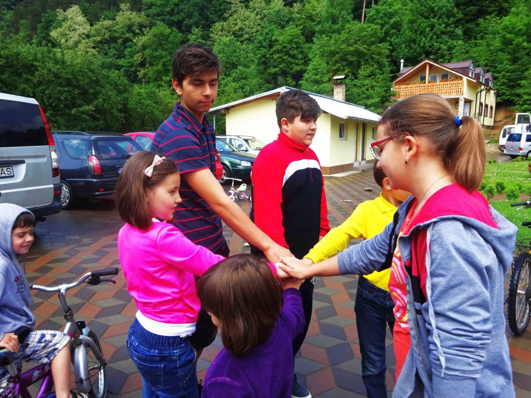 „Să râdem, copilărie!“, la Asociaţia „Sfântul Voievod Ştefan cel Mare“ – Hârja 38094