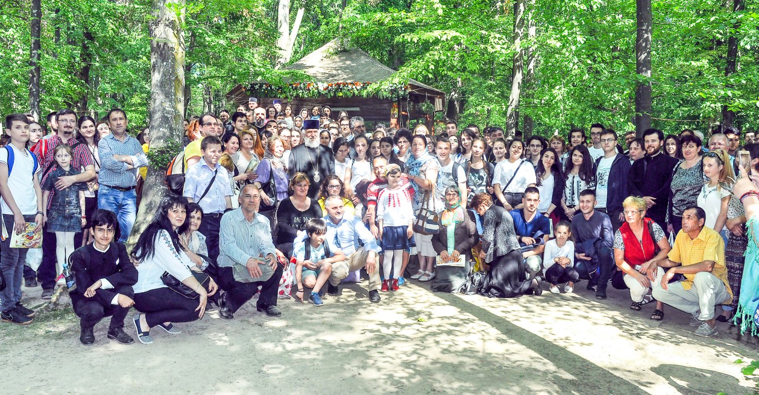 Sărbătoarea Sfintei Treimi în pădurea Buciumenilor 38133