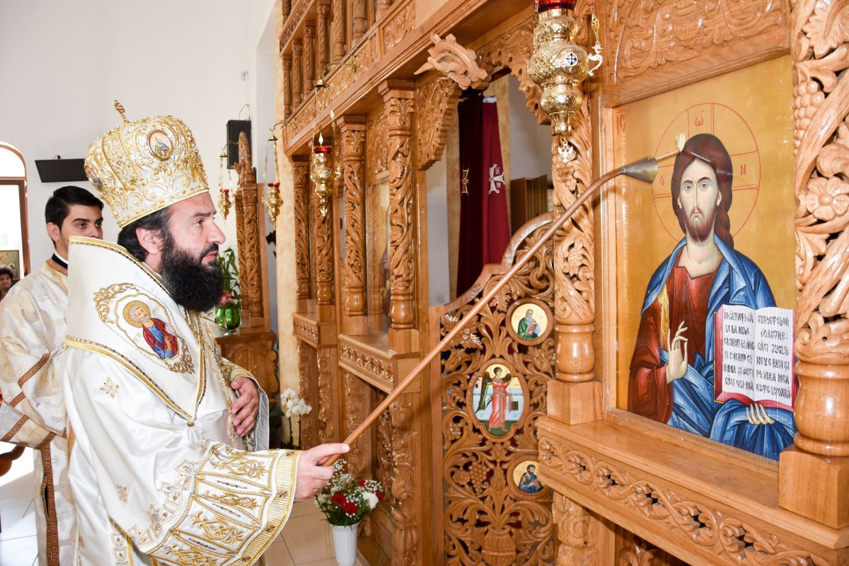 Slujiri, binecuvântări și sfințiri în eparhiile bănățene 38128