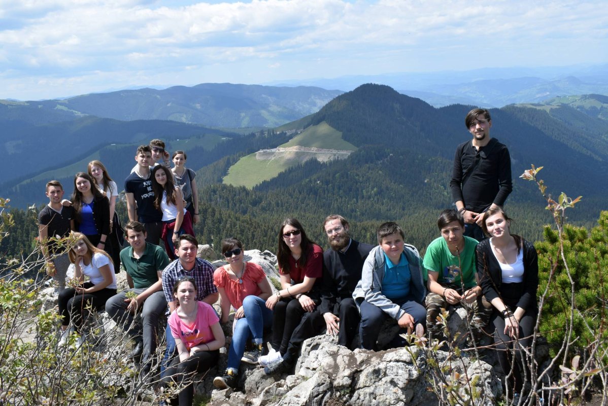 Tineri la înălţime 38031
