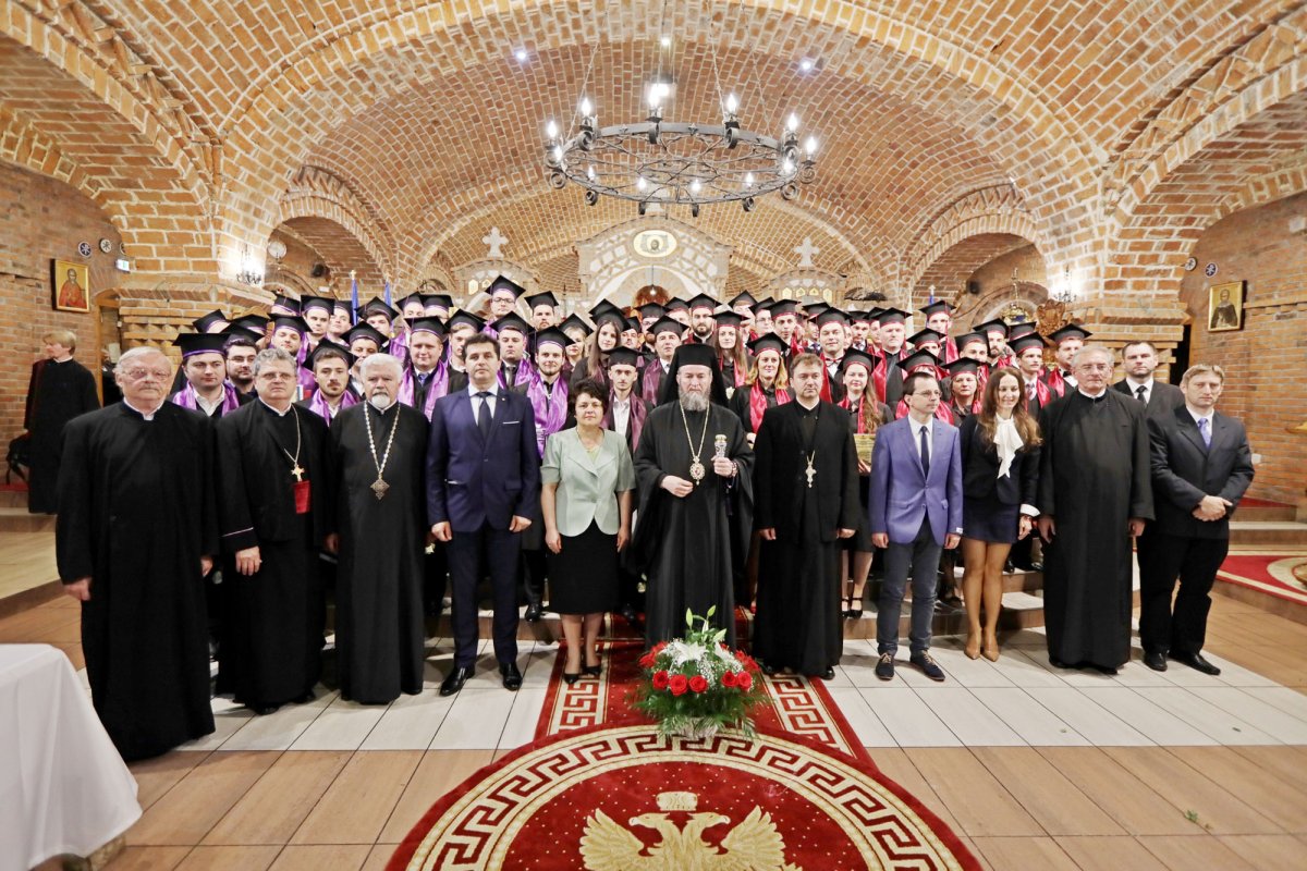 Cursuri festive la facultăţile de Teologie 38006