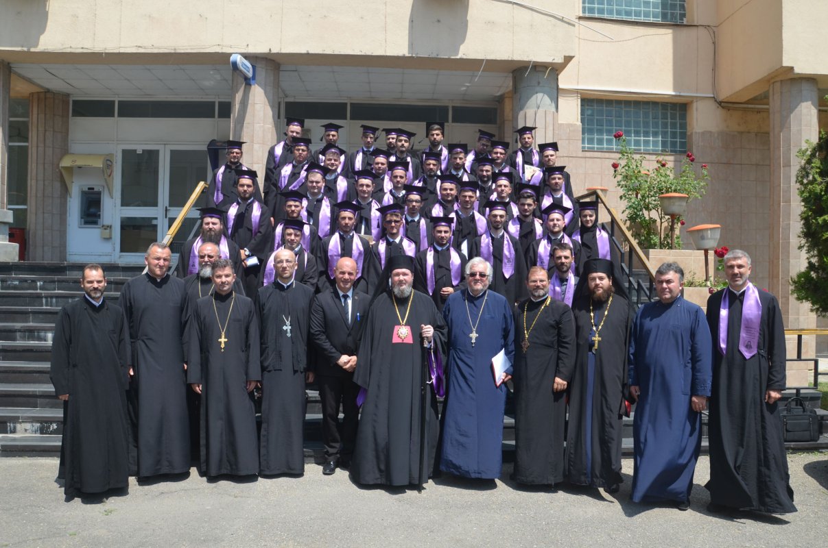 Cursuri festive la facultăţile de Teologie 38007