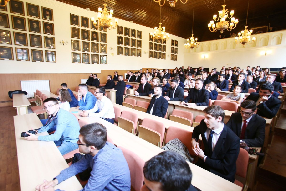 Cursuri festive la facultăţile de Teologie 38009