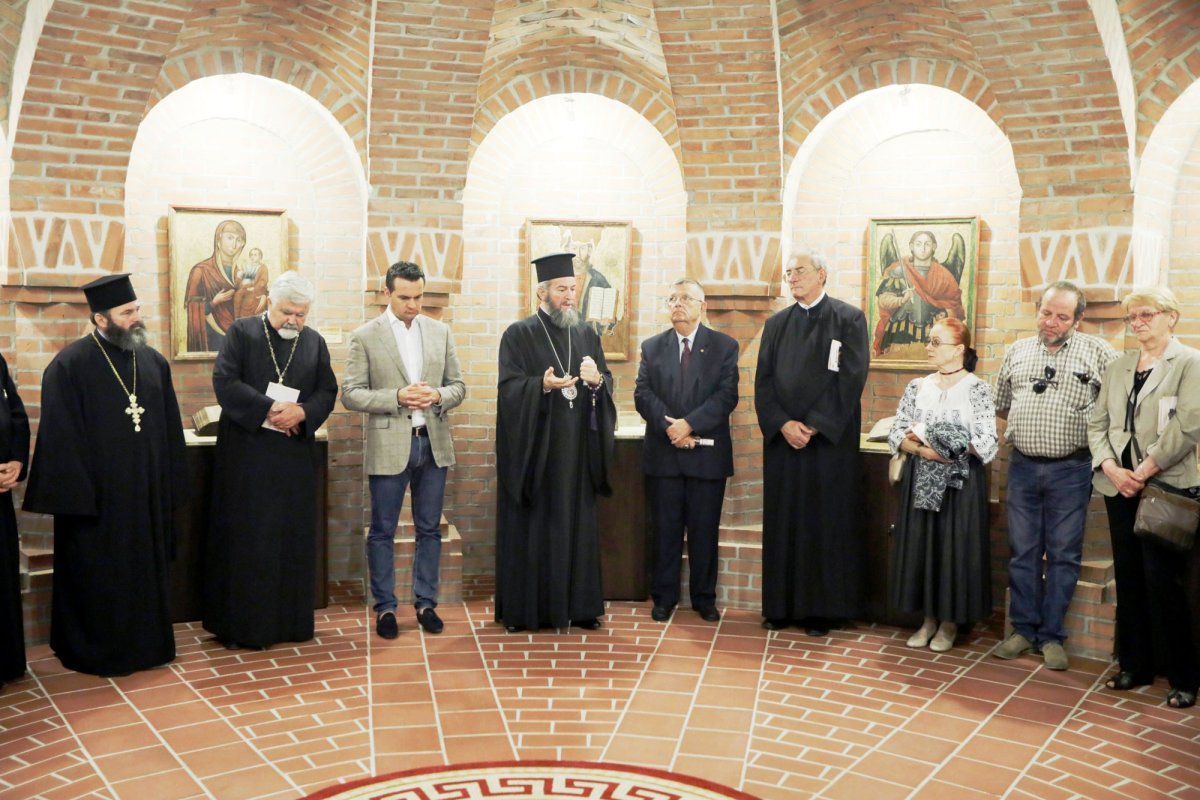 Expoziţie cu icoane din vechile biserici maramureşene 38011