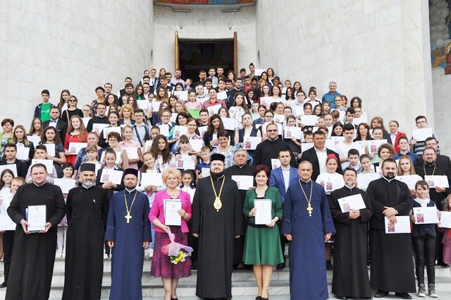 Festivitatea de premiere a elevilor și profesorilor din Episcopia Sălajului 38019