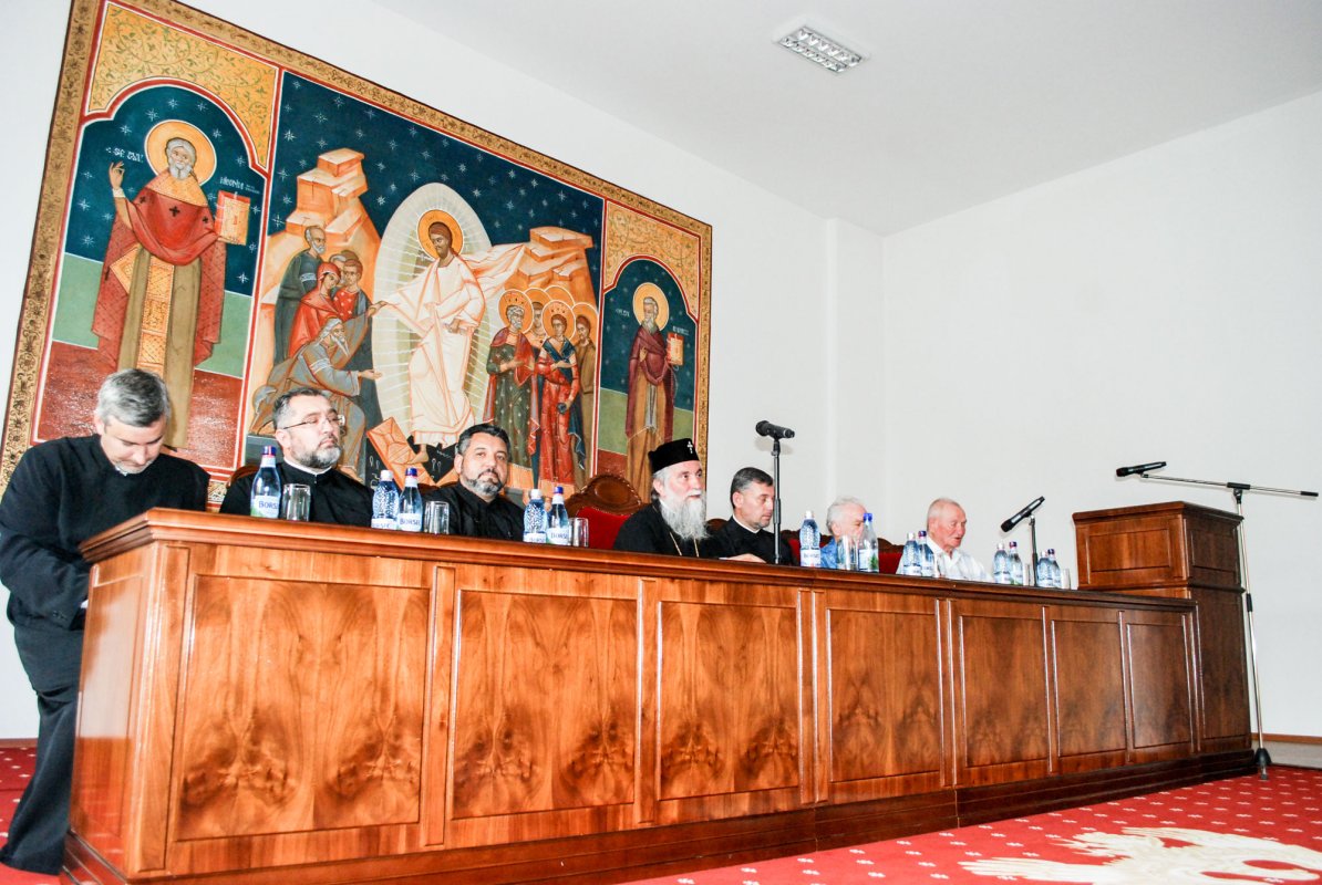 Conferinţă internaţională la Craiova 37962