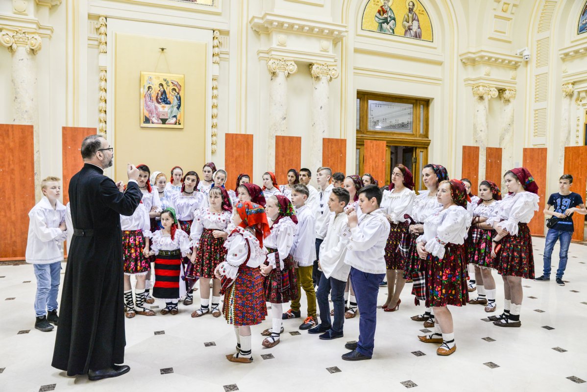 Maramureșeni în vizită la Palatul Patriarhiei 37926