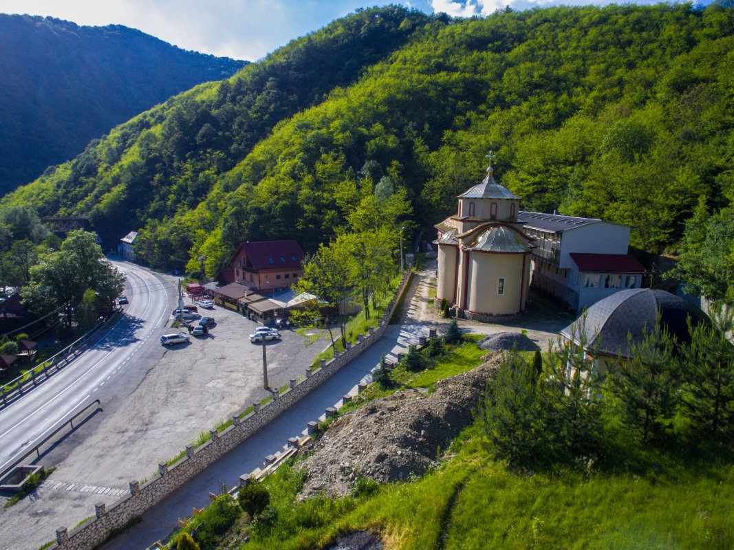 Sărbătoarea hramului la Mănăstirea Piatra Scrisă 37976