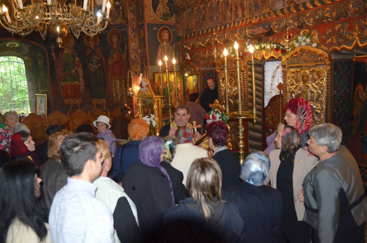 „Toţi Sfinţii”, poarta cerurilor Olteniei 37895