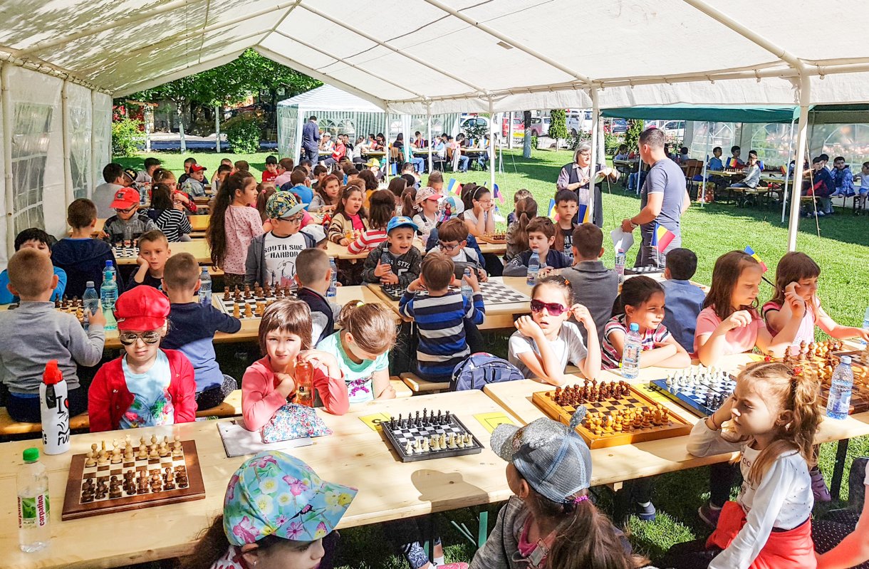 Concurs de şah la Parohia „Sfinții Mina, Victor şi Vichentie” din Galaţi 37798