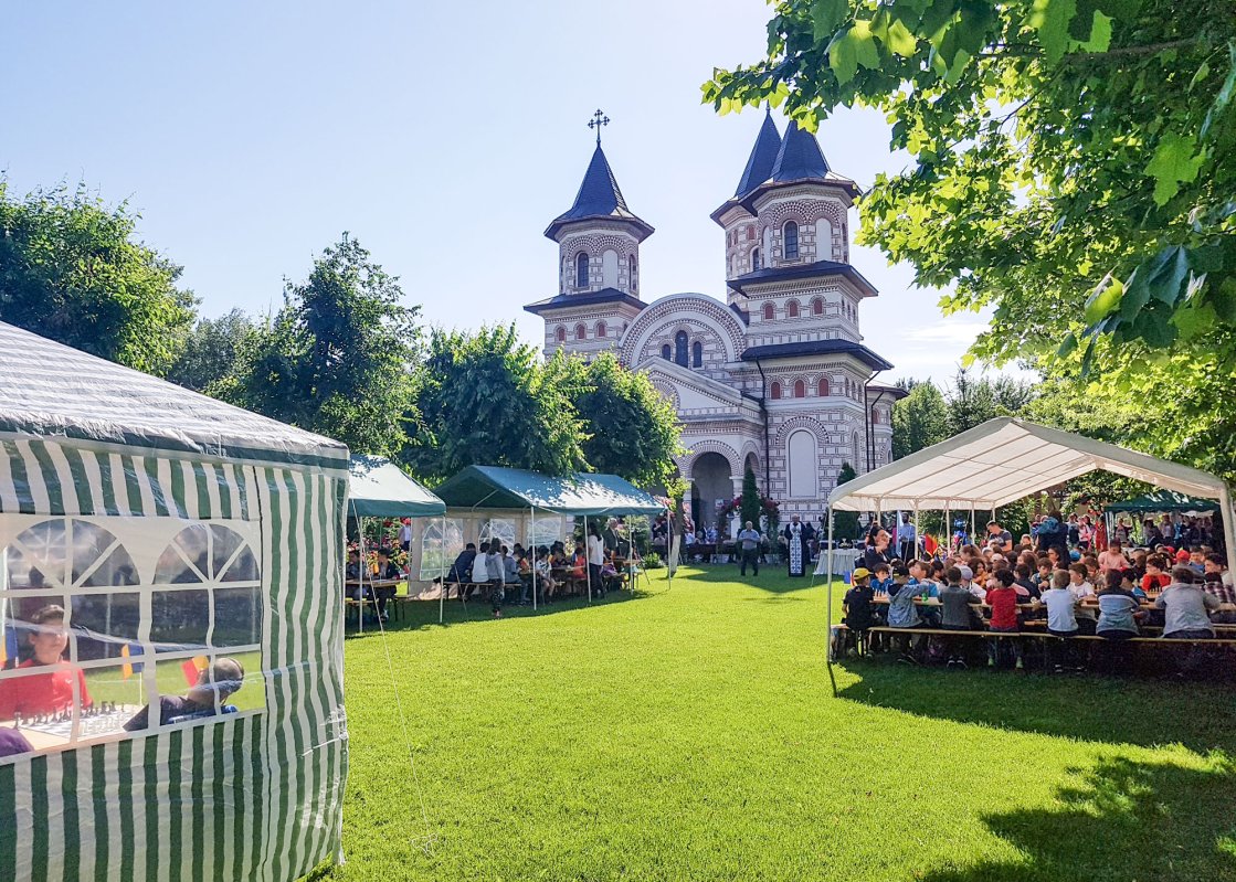 Concurs de şah la Parohia „Sfinții Mina, Victor şi Vichentie” din Galaţi 37799