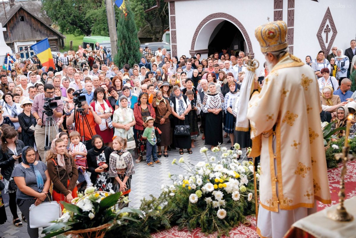 Resfinţire de biserică şi sfinţire de paraclis la Bucşoaia, Frasin 37732