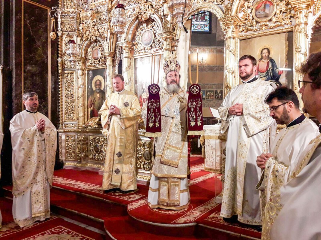 Slujiri arhierești în Capitală și Prahova 37779