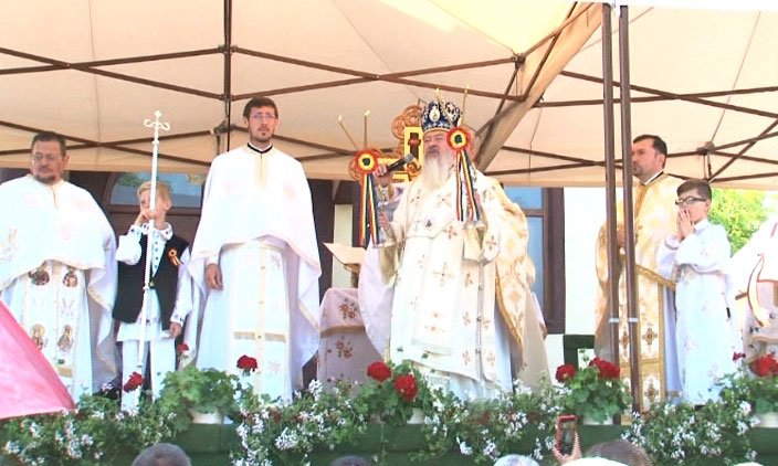 Slujiri arhiereşti şi hramuri în Duminica Tuturor Sfinţilor 37743