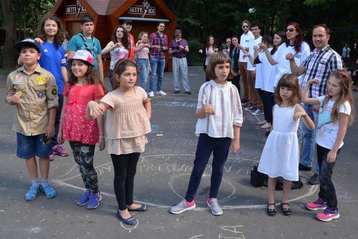 „Clopoţel pentru demnitate!“, în Parcul Copou din Iaşi 37492