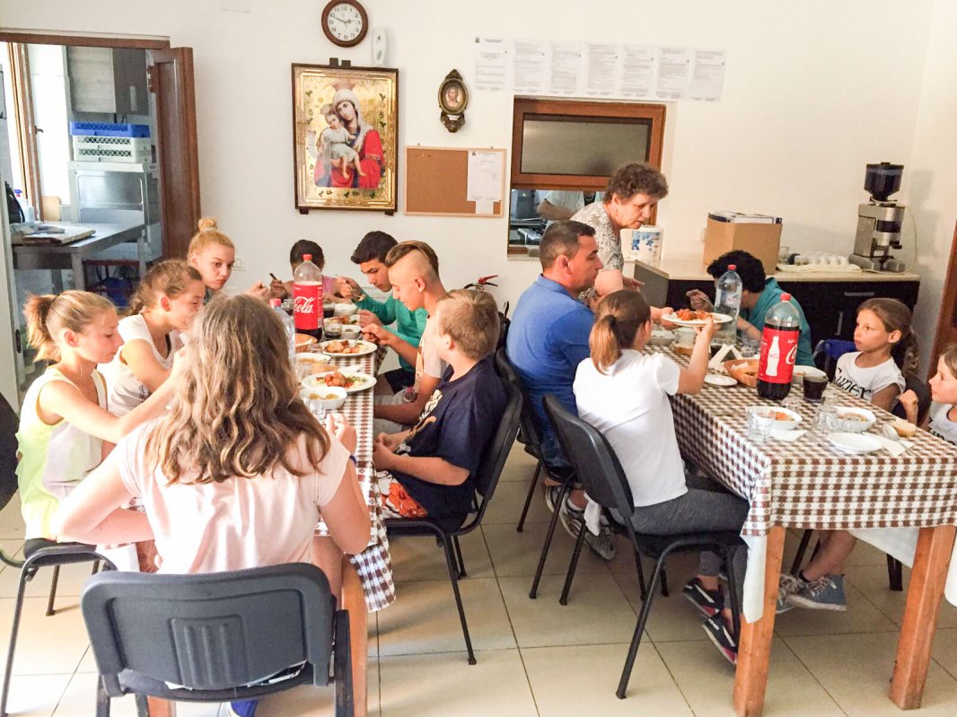 Fragilitatea și neputințele care ne țin laolaltă 37522