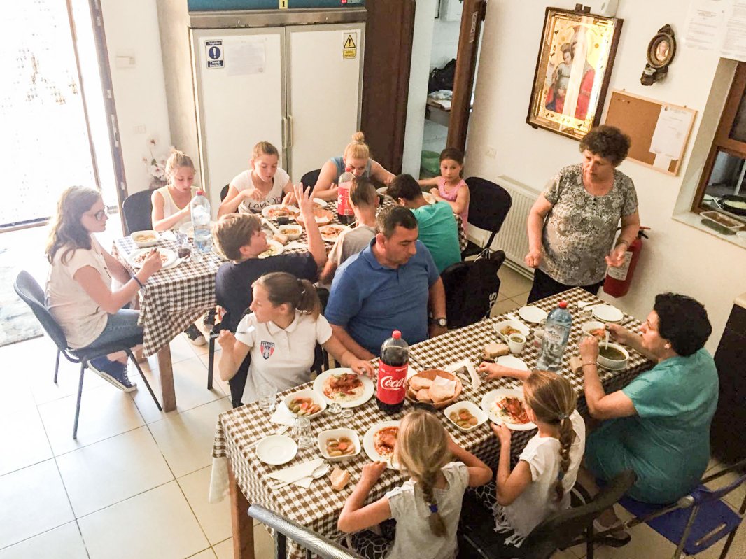 Fragilitatea și neputințele care ne țin laolaltă 37523