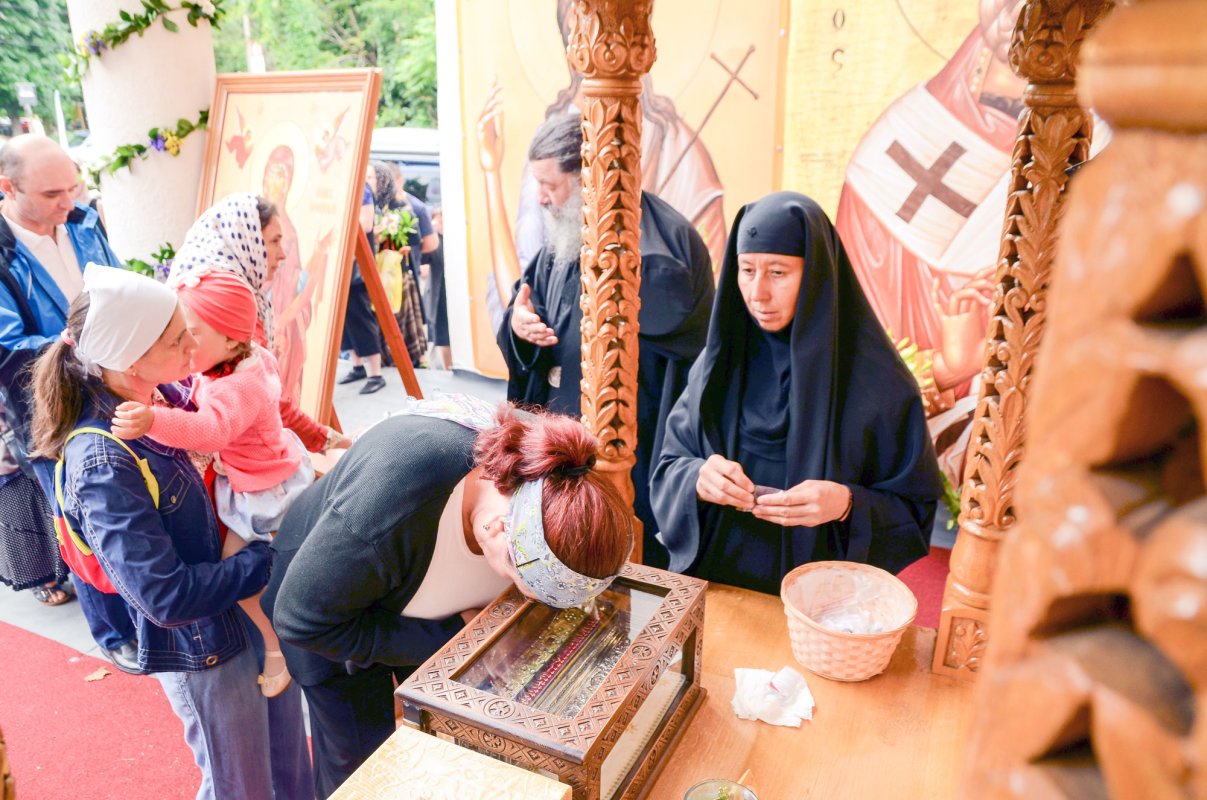 Pelerinaj la brâul Maicii Domnului în Capitală 37431