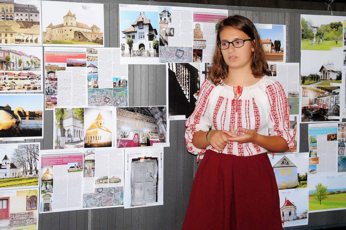 Tineri făgărăşeni, la vânătoare de comori de patrimoniu 37401