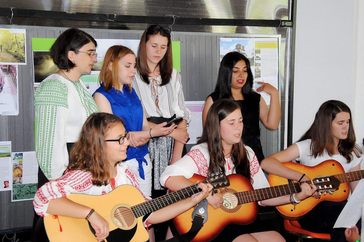 Tineri făgărăşeni, la vânătoare de comori de patrimoniu 37404