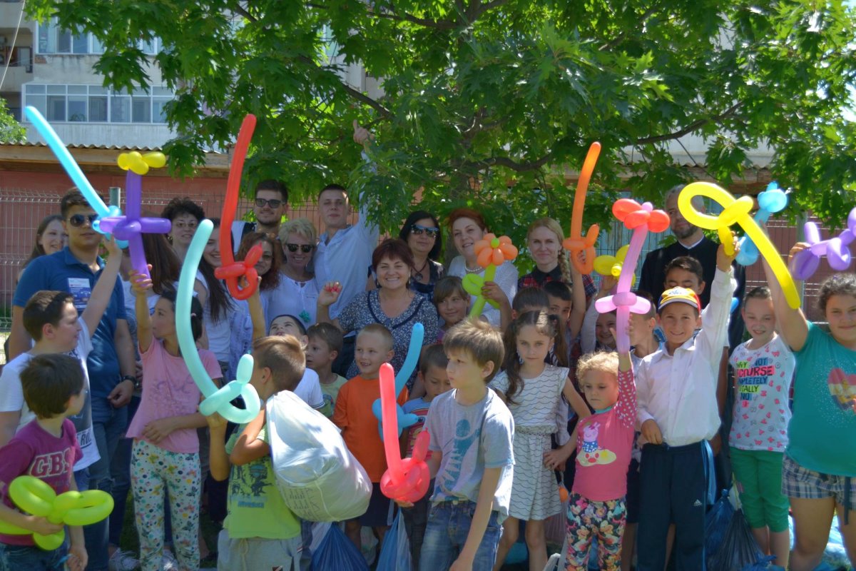 „Un zâmbet, o bucurie de la copii pentru copii“ 37392