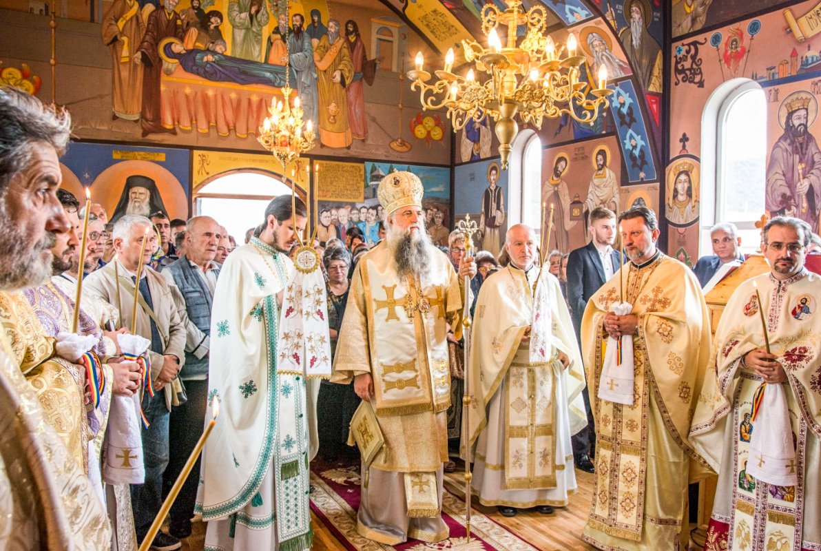 Liturghii arhiereşti la Craiova, Valea Cheii şi Vodiţa 37344