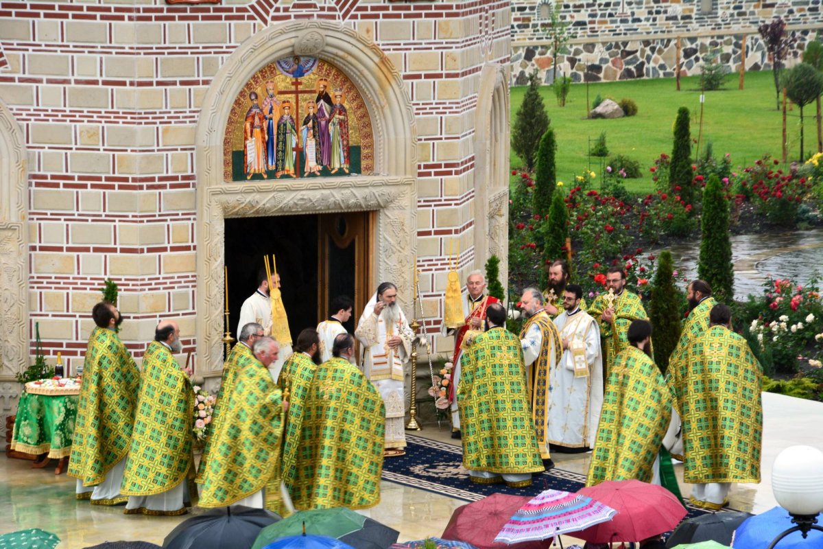 Sfinţii Români, prăznuiţi la Zosin şi Calapodeşti 37318