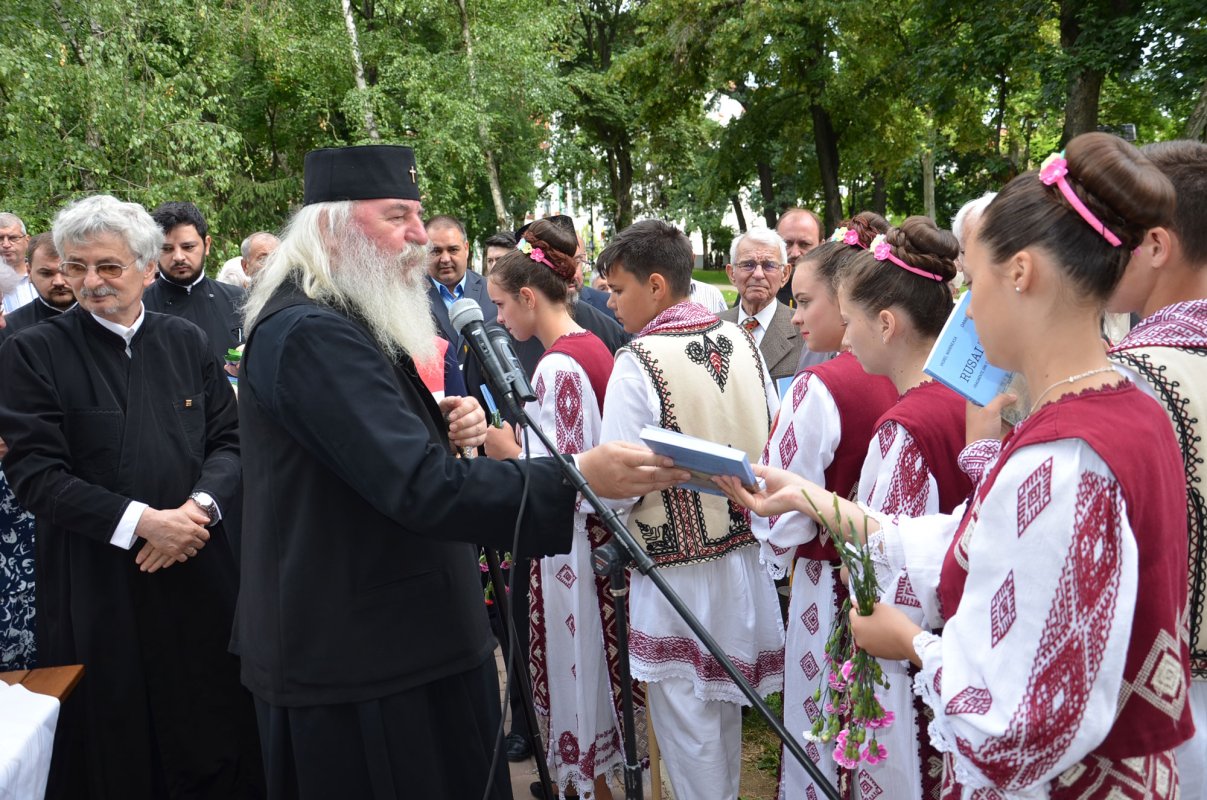 „Sunteți cărțile vii de istorie a neamului” 37288